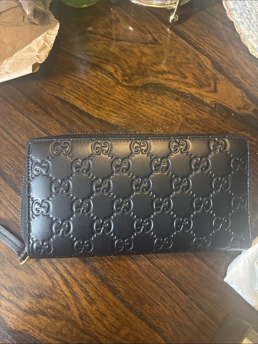 Gucci Black Embossed GG Leather Zip Wallet with Lion-Head Accent - Picture 4 of 5
